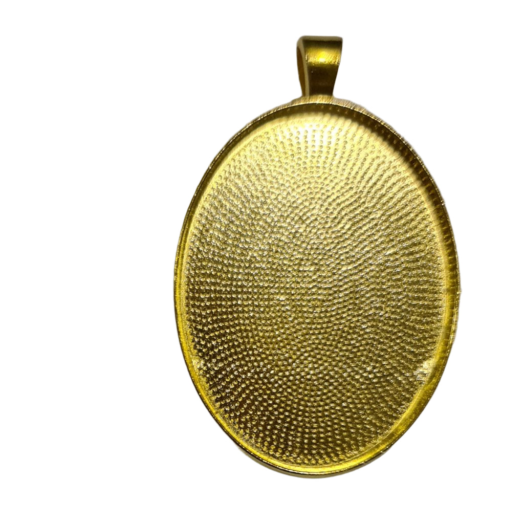 Gold plated oval Pendant 4x3cm