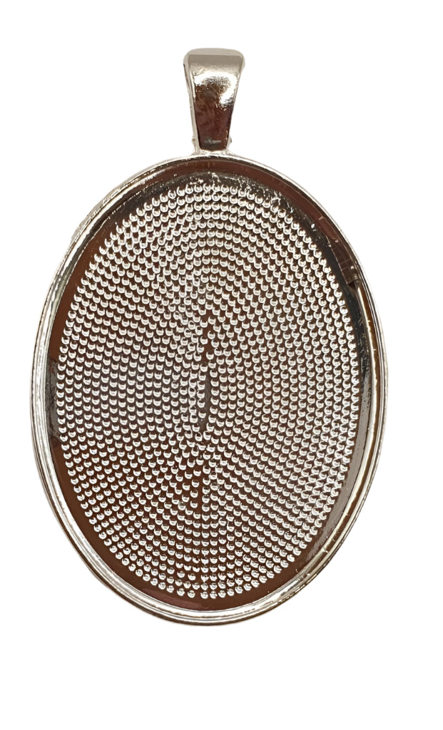 Silver plated oval Pendant 4x3cm