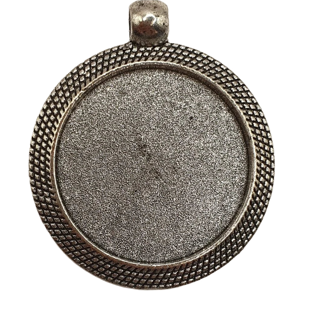 Pendant round 3cm antique look