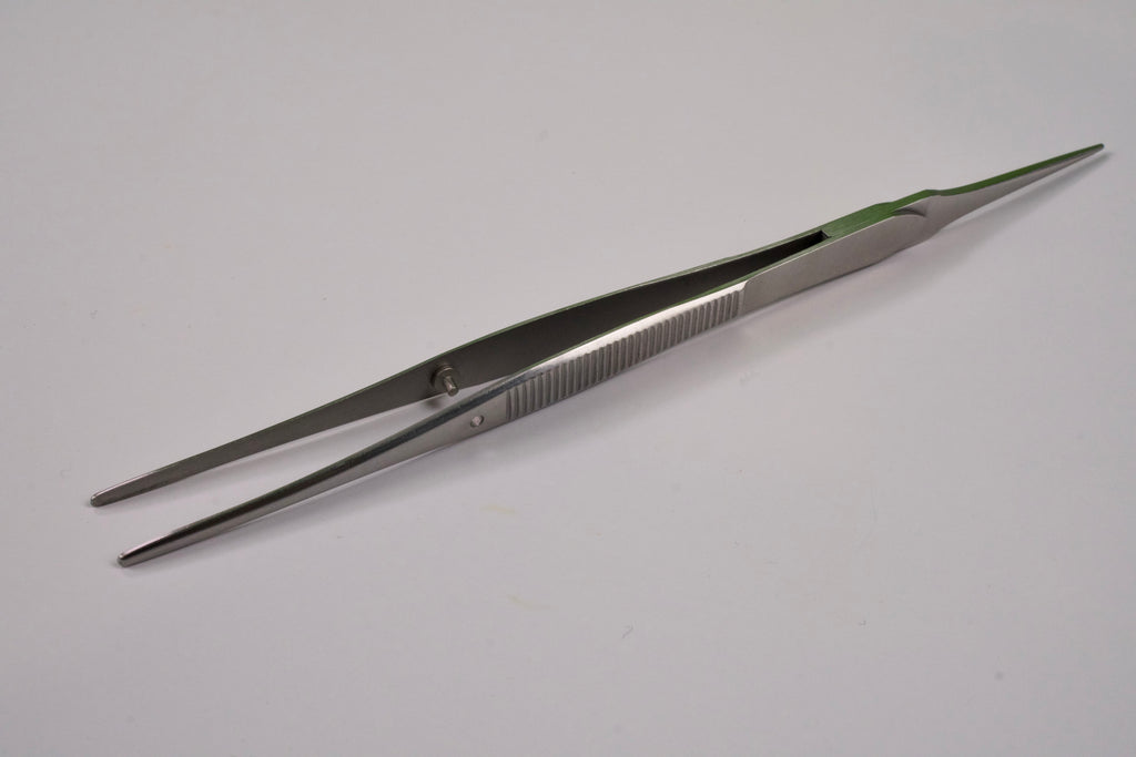 Tweezers with pointed end