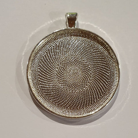 Silver plated pendant round 4cm
